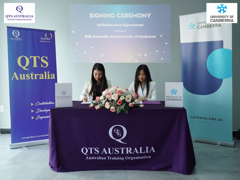Bà Tracy Trần Trang - Tổng Trưởng Đại diện QTS Australia ký kết hợp tác cùng Bà Yến Phạm - Đại diện University of Canberra (từ trái qua) 