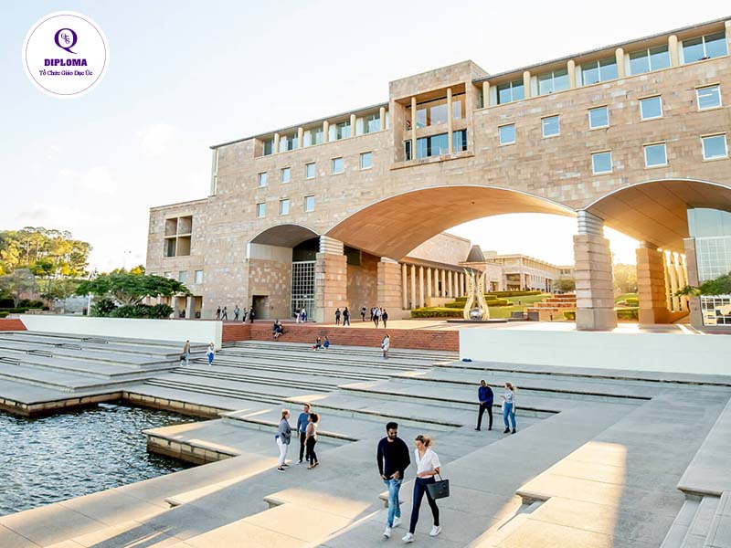 học bổng đại học Bond