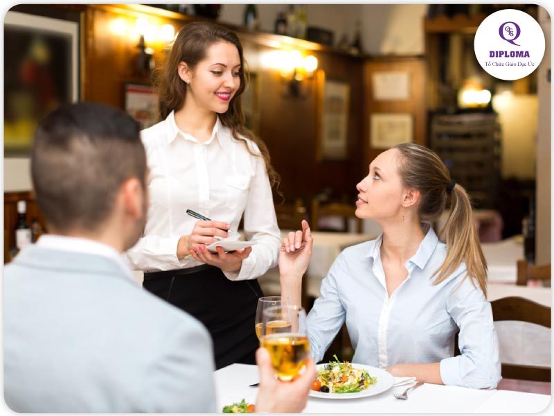 3. Phuc vu Nha hang 1 800x600 1 làm thêm khi du học úc