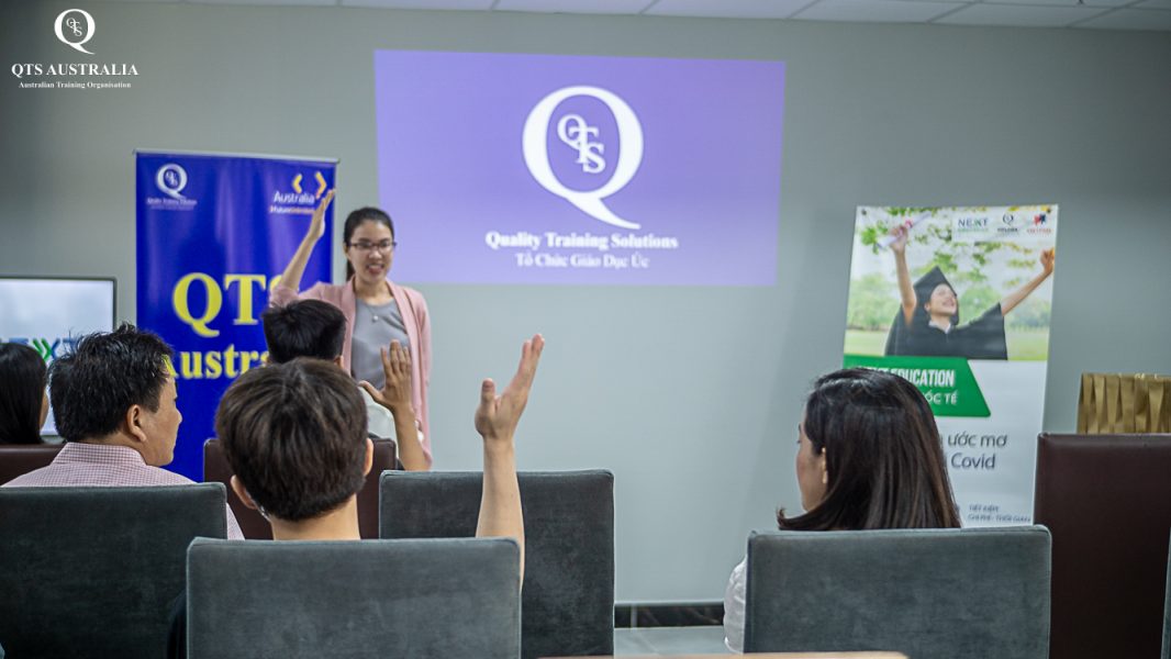 Bà Tracy Trang Trần - Tổng Trưởng Đại diện QTS Australia phát biểu tại hội thảo