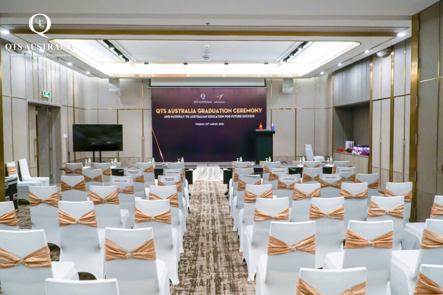 Không gian buổi lễ được trang trí vô cùng hoành tráng