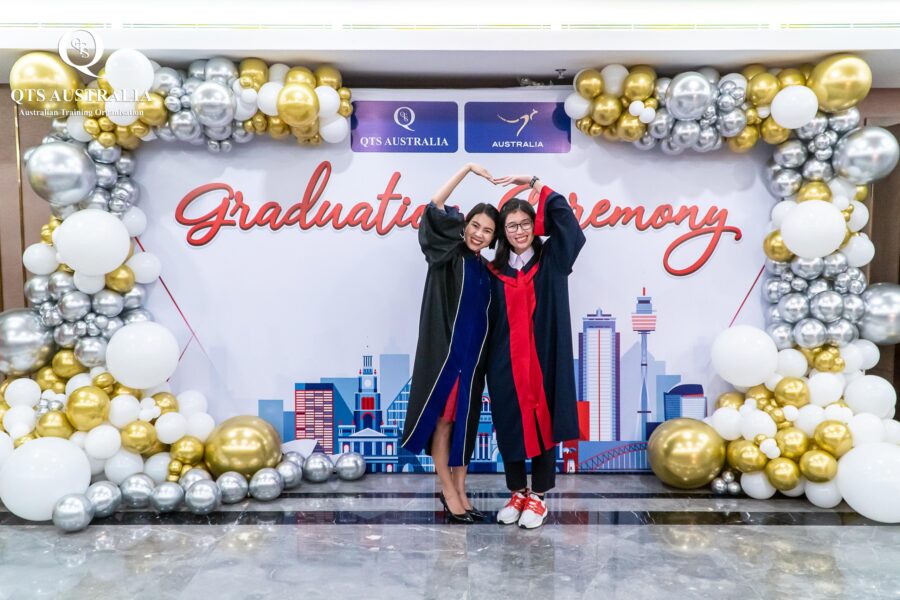 Khoảnh khắc siêu đáng yêu của học viên Vân Khanh và Th.S Tracy Trần