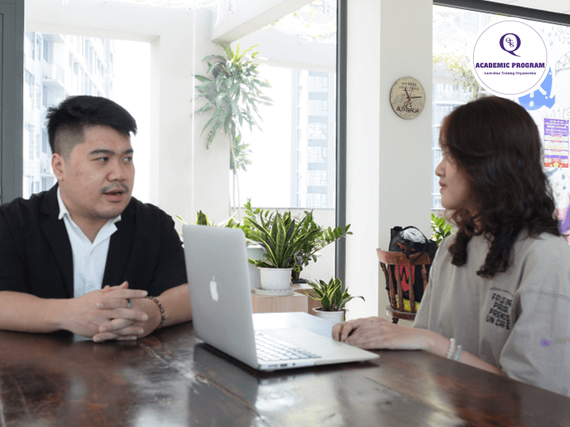 Yên Chi cùng cố vấn học tập
