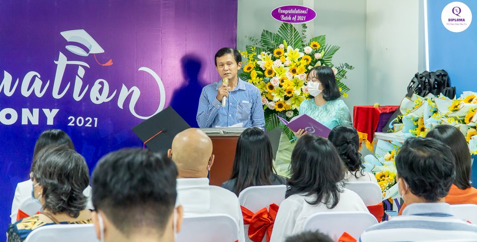 Ông Nguyễn Hồng Chương - phụ huynh học viên chương trình QTS Diploma chia sẻ cảm nhận tại buổi Lễ Tốt Nghiệp